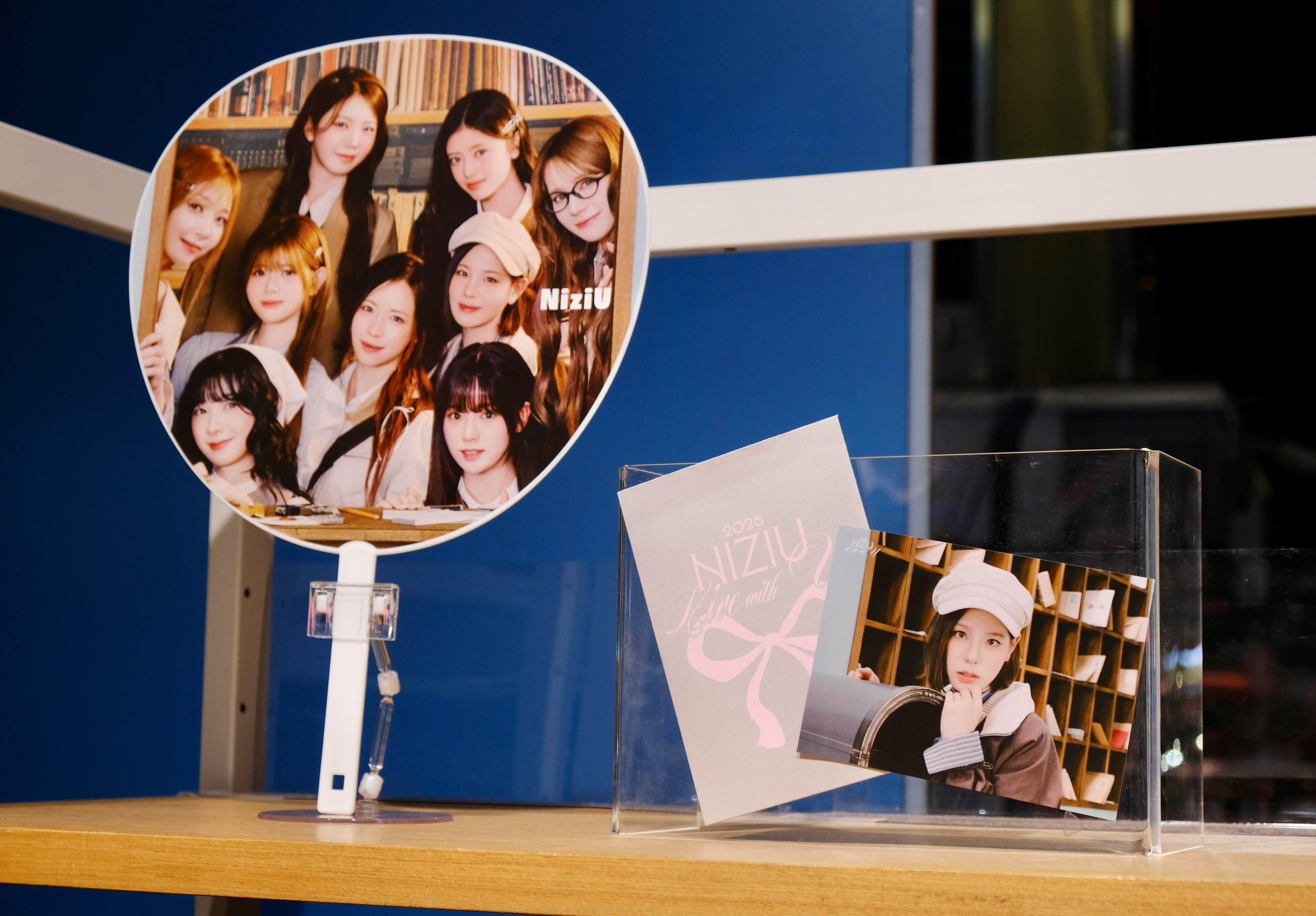 3rd Album『New Emotion』のリリースを記念し、SHIBUYA TSUTAYA 1Fを