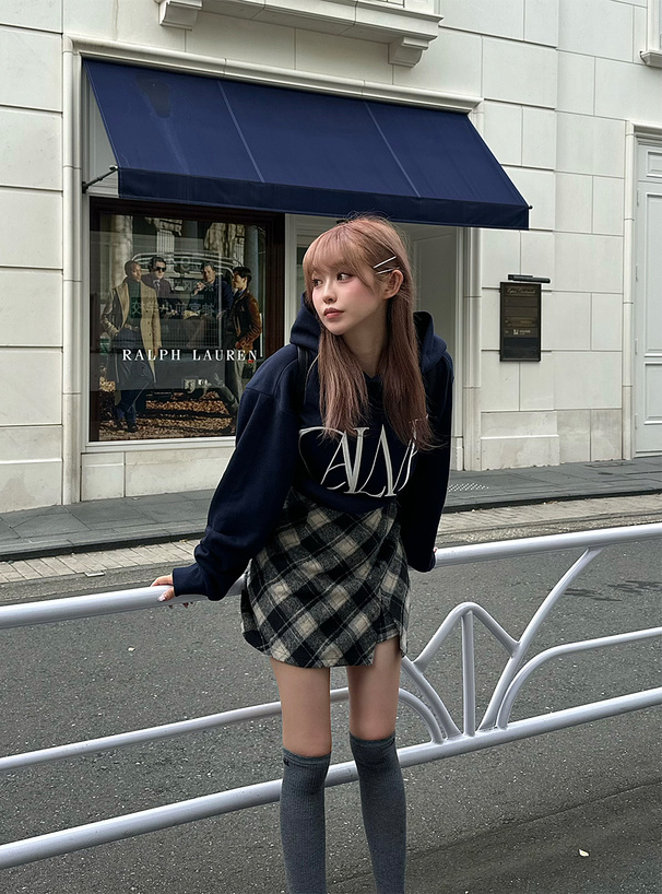 三上悠亜インパン裏地付バイアスチェック柄ミニスカート[gn339