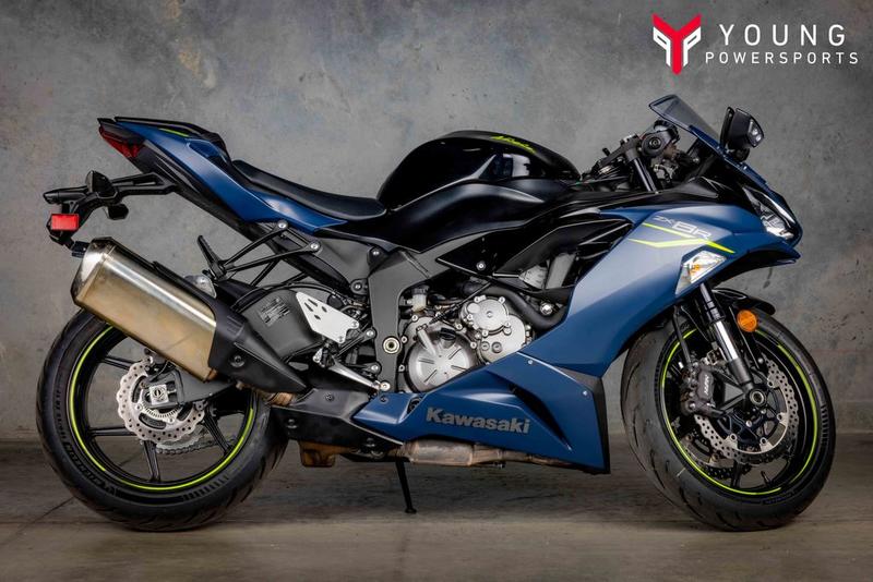 2023 Kawasaki Ninja® ZX™-6R Metallic Matte Graphenesteel Gray