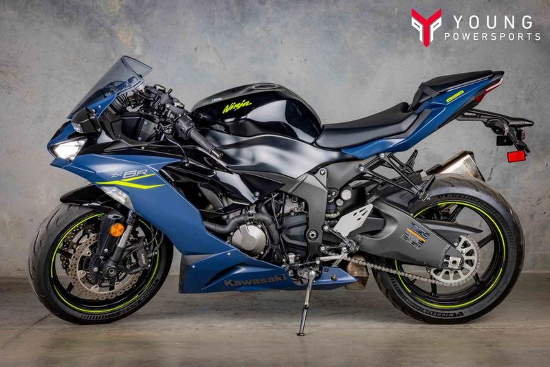 2023 Kawasaki Ninja® ZX™-6R Metallic Matte Graphenesteel Gray