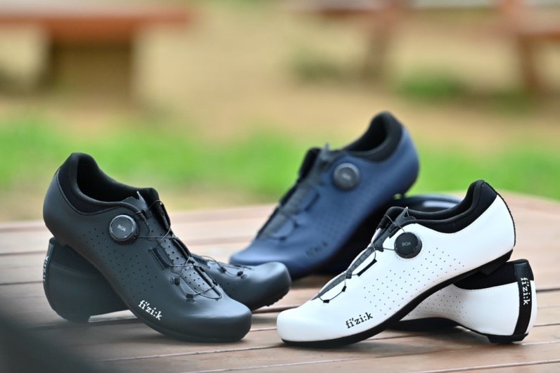 レースを追求したミドルグレードシューズ「ヴェント・オムナ」｜fi'zi