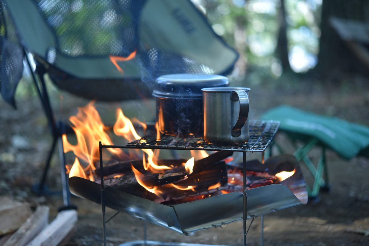 焚き火グリルを8つピックアップ！焚き火しながら調理を楽しもう | ランドネ