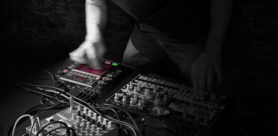 KAOSS PAD KP3+ - DYNAMIC EFFECT/SAMPLER | KORG (Japan)