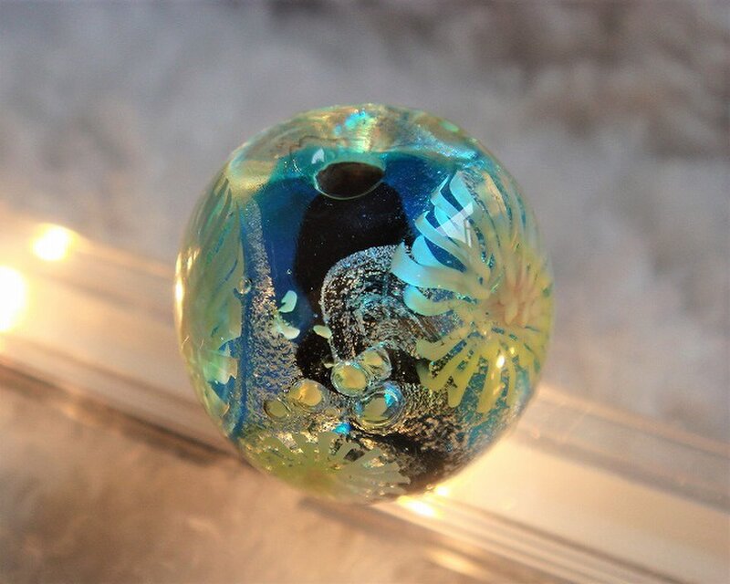 とんぼ玉（絢花1） | iichi 日々の暮らしを心地よくするハンドメイド