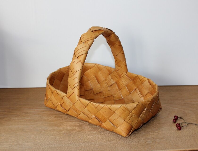 白樺の持ち手付き収穫かご | iichi 日々の暮らしを心地よくする