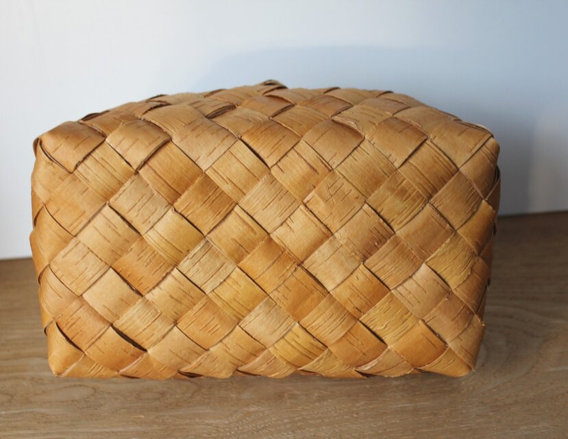 白樺の持ち手付き収穫かご | iichi 日々の暮らしを心地よくする