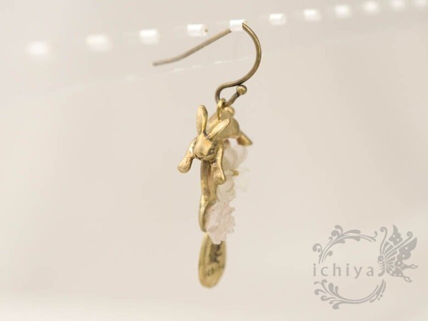 うさぎ様】天然石ピアス・ペンダントトップ うさぎ様】天然石ピアス