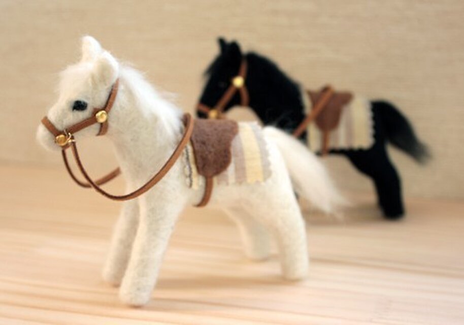 羊毛フェルト 芦毛馬 | iichi 日々の暮らしを心地よくするハンドメイド