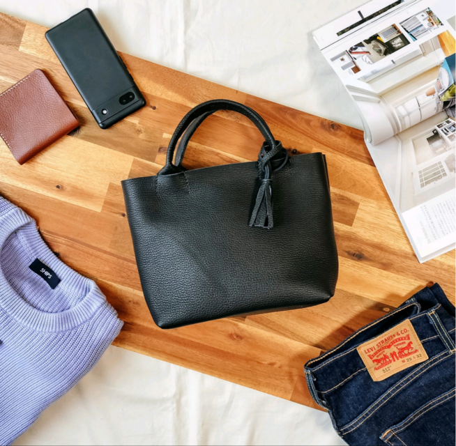 イタリアンレザー】手縫いのミニトートバッグ（コンパクト/シンプル