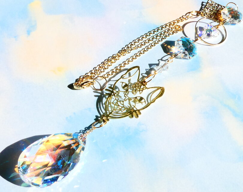 スワロフスキーオーロラ雫＊猫サンキャッチャー | iichi 日々の暮らし