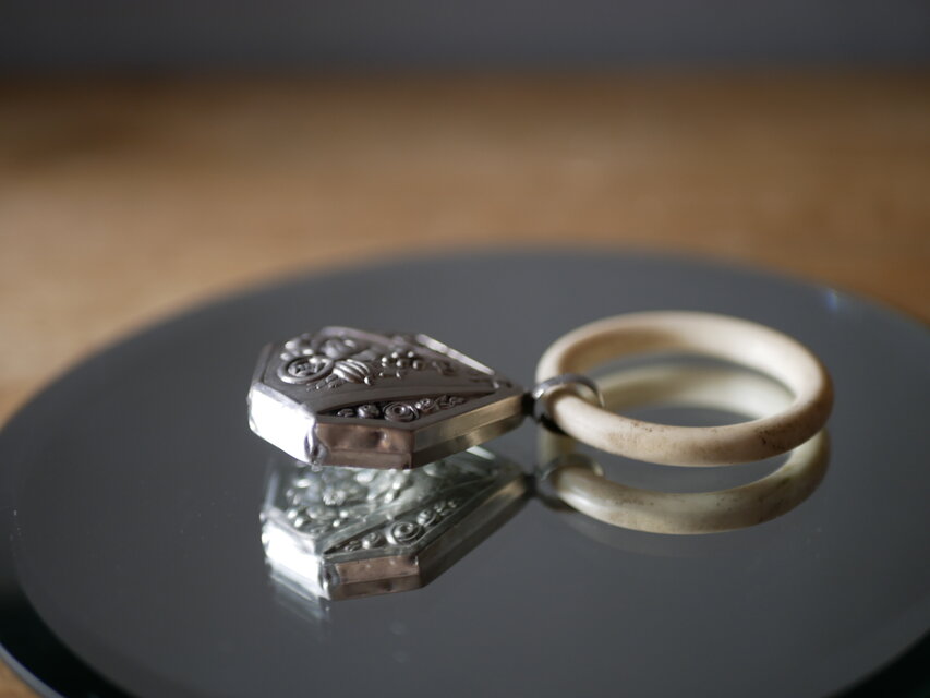 純銀 ベビーラトル フランスアンティーク ガラガラ アンティークのある