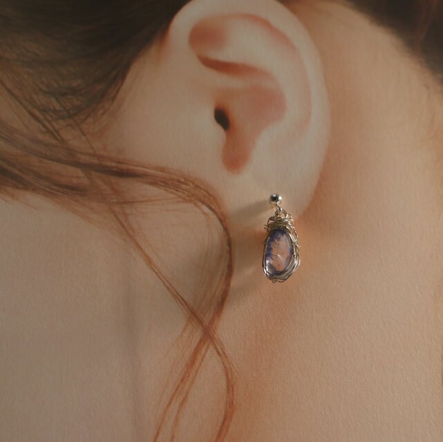 デュモルチェライトインクォーツのピアス | iichi 日々の暮らしを
