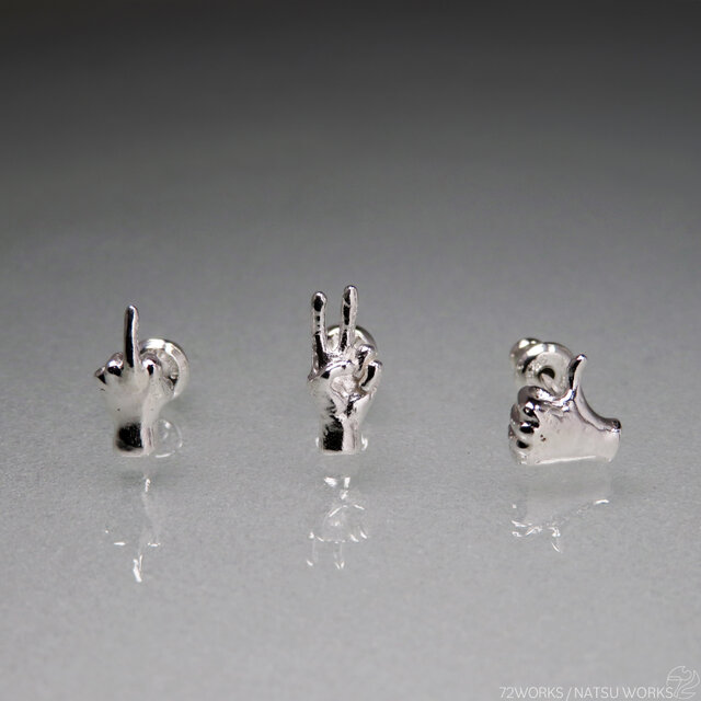 手のピアス LIKE / HAND ear piercings | iichi 日々の暮らしを