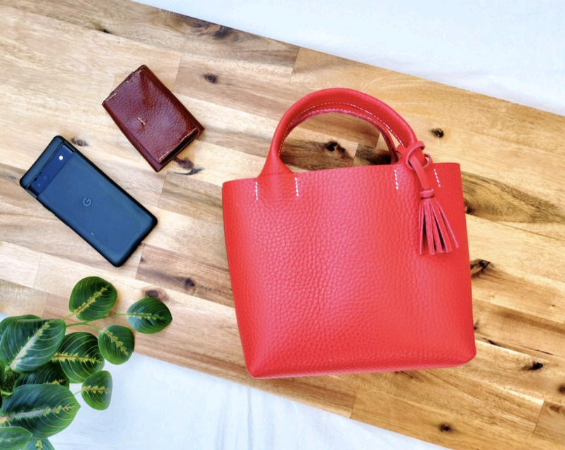 イタリアンレザー】手縫いのミニトートバッグ（コンパクト/シンプル