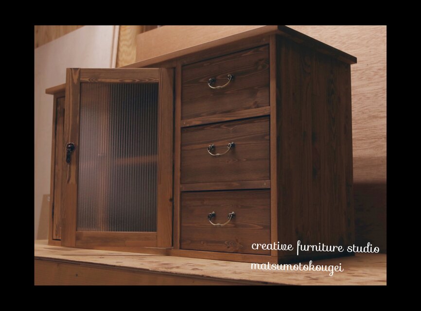 🉐️一部無料❣️ガラスキャビネット レトロアンティーク風 深型