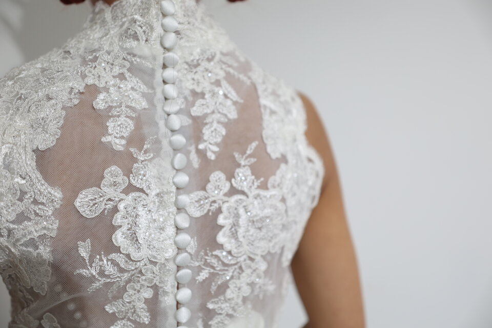 ボレロ ハイネック ノースリーブ くるみボタン 美しい花レース 花嫁