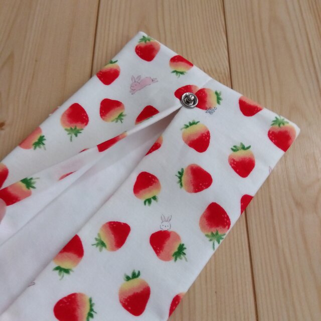 持ち手付き 携帯ティッシュケース 苺柄 ボックスティッシュから詰替え