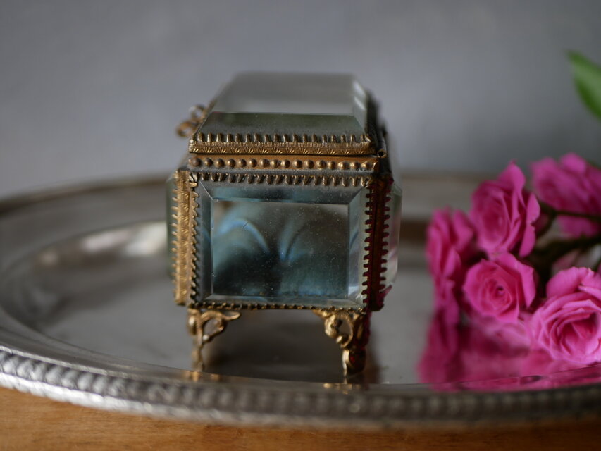 ガラスのジュエリーボックス フランスアンティーク アンティークのある