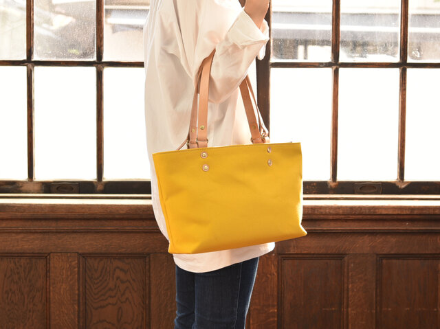 新作】綺麗な山吹色の高島産帆布で作った 横型トートバッグ ファスナー