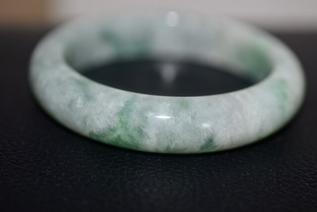 内径約53mm 天然 無処理 本翡翠 薄グリーン バングル ブレスレット