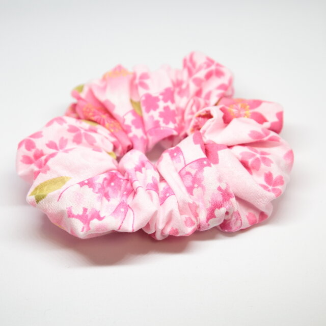 シュシュ #015JS桜と蝶々（ピンク） Family Ties | iichi 日々の暮らし