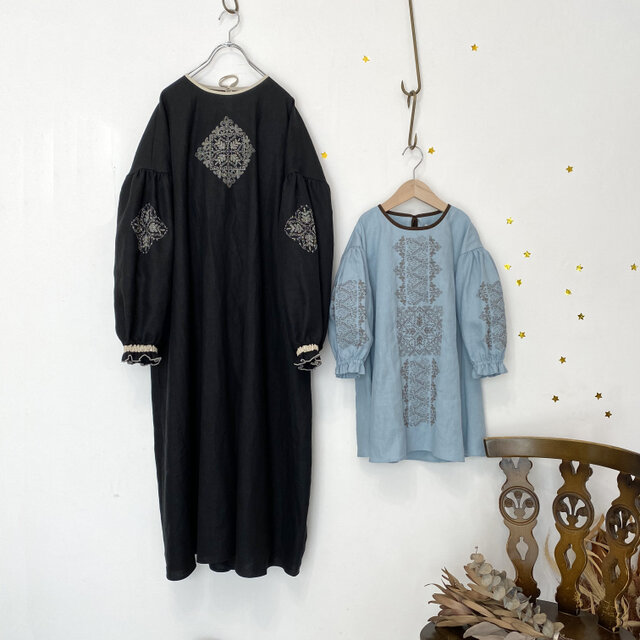 親子セット ] ソロチカ刺繍のリネンギャザーワンピース -black