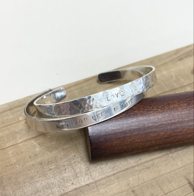 セール価格☆2点ペアセット❤️刻印シンプルバングルブレス（シルバー