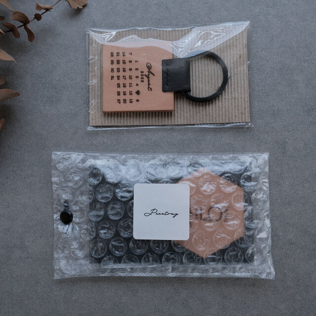 彫刻可) 記念日カレンダー 六角形 ＆ 四角形 木製 革 ストラップ キー