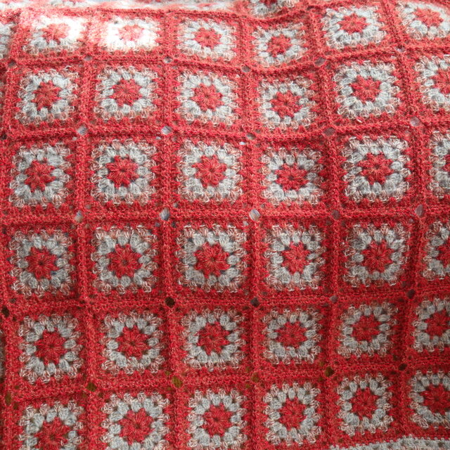 モチーフ繋ぎのブランケット(赤） | iichi 日々の暮らしを心地よくする