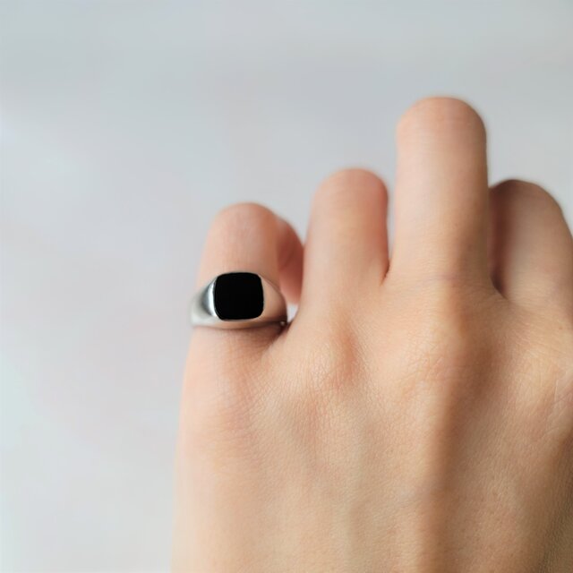 大人可愛い ブラックオニキスのシグネットピンキーリング | iichi 日々