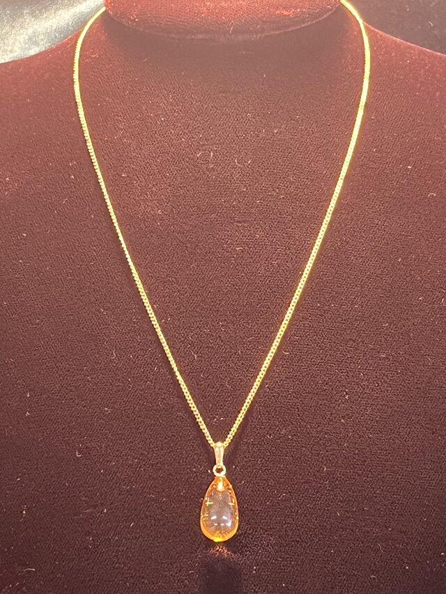琥珀ネックレス アンバーネックレス 雫型 イエローゴールド | iichi