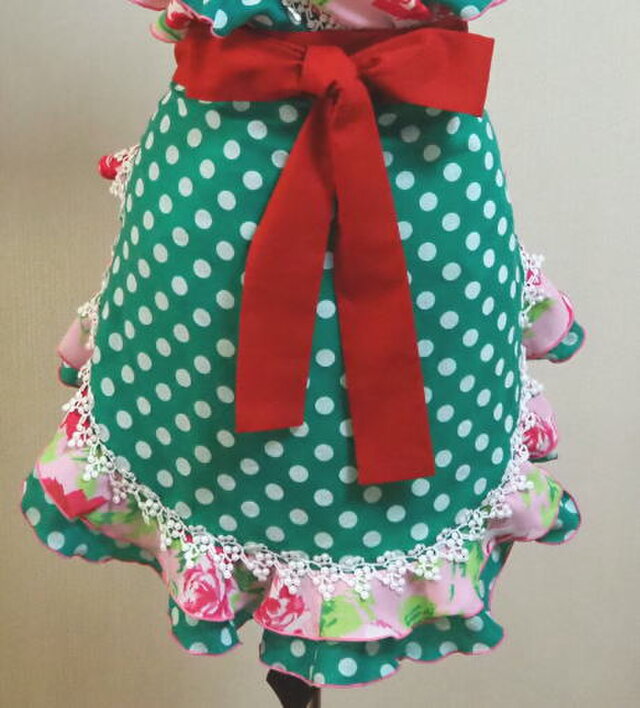 フラメンコ用のシージョとエプロンA（ピンクの花柄とグリーンの水玉