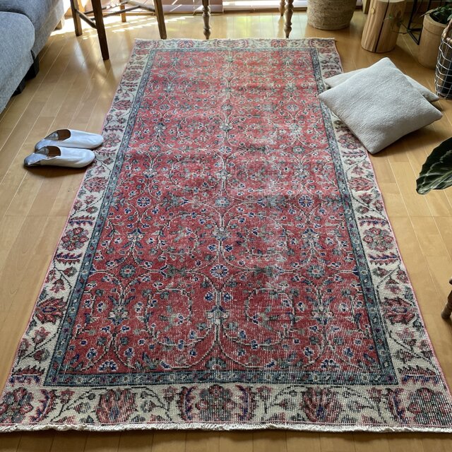 トルコヴィンテージラグ 107×207 アンティークレッド 草花ボタニカル