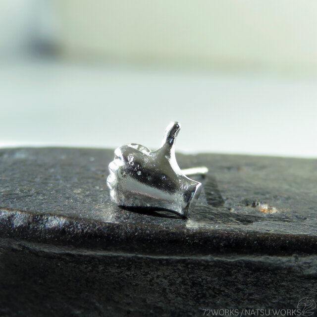 手のピアス LIKE / HAND ear piercings | iichi 日々の暮らしを