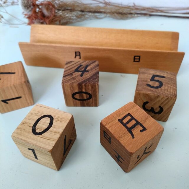 色んな無垢の木でつくった万年カレンダー 03 | iichi 日々の暮らしを