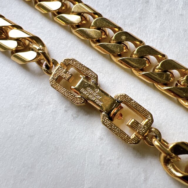 NG3-【 GIVENCHY 】ジバンシィ・ヴィンテージネックレス Shiny gold