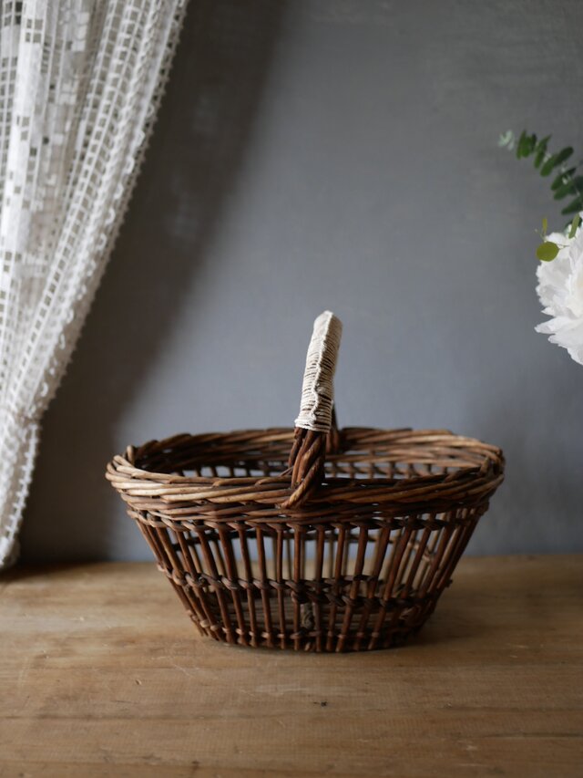 パニエ かご 籠 バスケット フランスブロカント アンティークのある