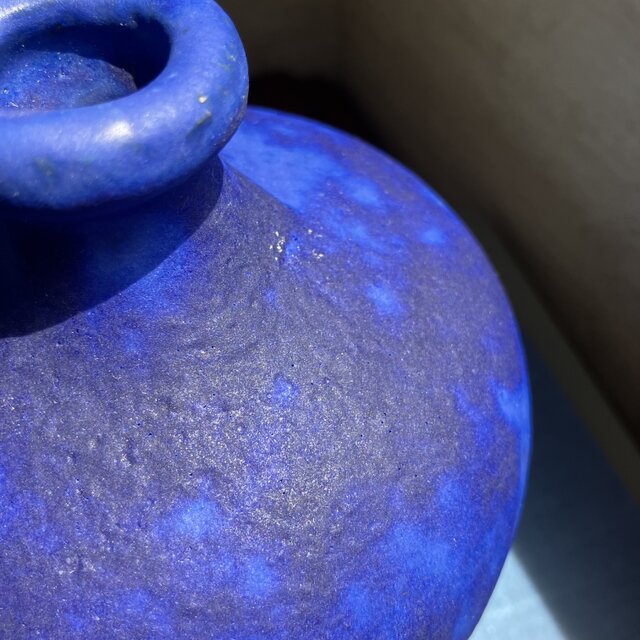 鮮やかなブルーの花器／Fat Lava／Hoy Keramik／ファットラヴァ/花瓶