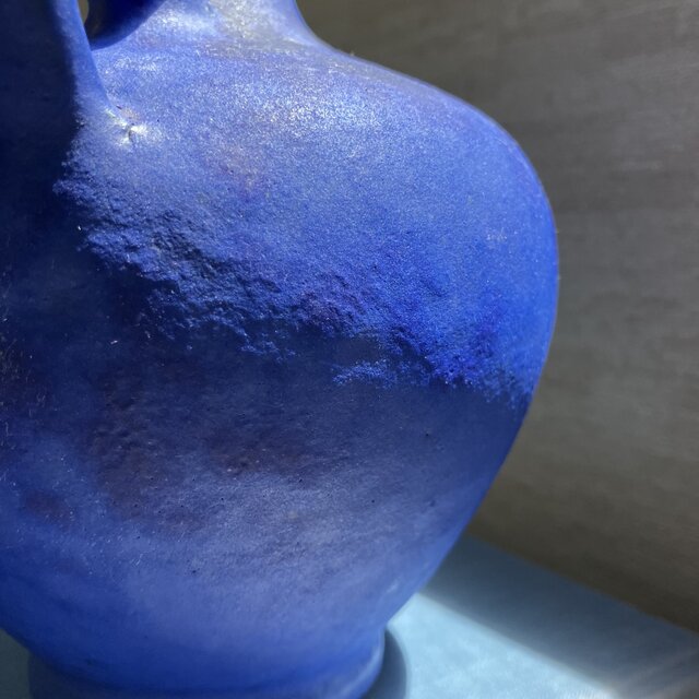 鮮やかなブルーの花器／Fat Lava／Hoy Keramik／ファットラヴァ/花瓶