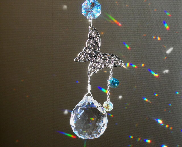 透かし蝶の雫サンキャッチャー /スワロフスキー/ | iichi 日々の暮らし
