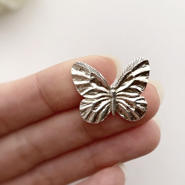 no.70004 蝶のシルバーピンブローチ | iichi 日々の暮らしを心地よく