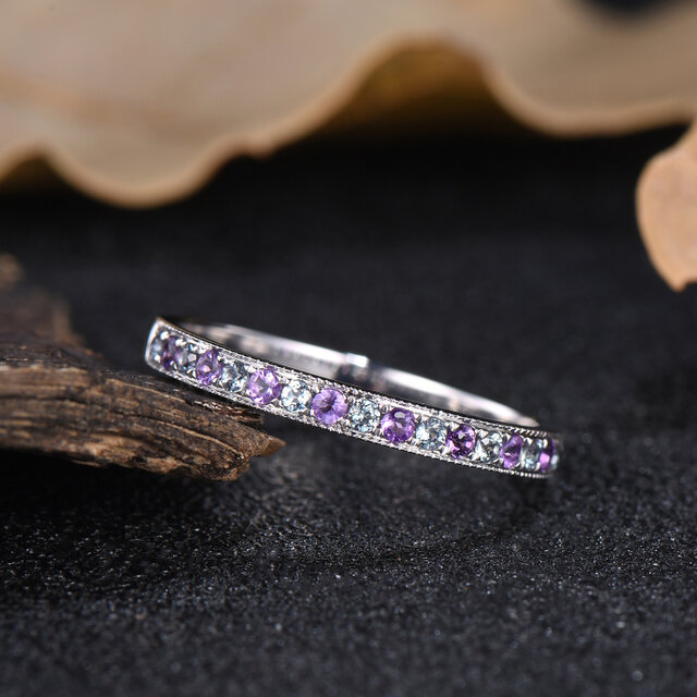 ユニークな6月の誕生石カラーチェンジストーンアレキサンドライト