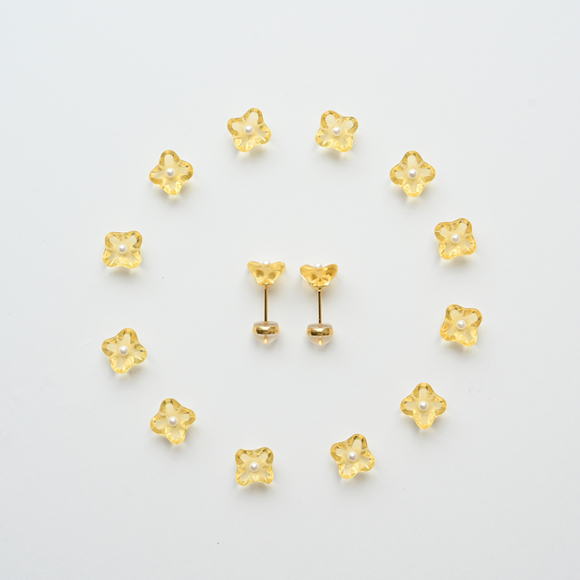 ヴィンテージガラスとパール｜小さな花のピアス／ノンホールピアス