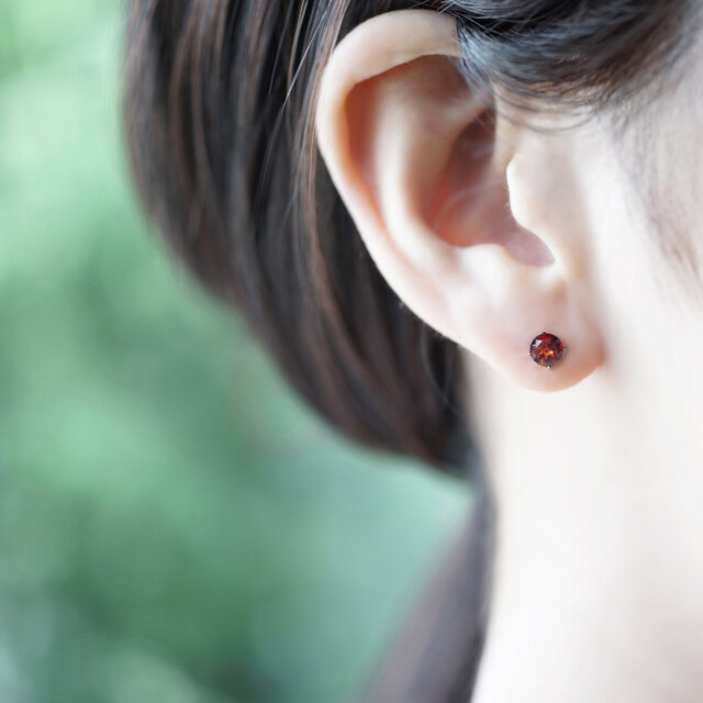ガーネット6mmの14KGFスタッドピアス ～Gertrude | iichi 日々の暮らし