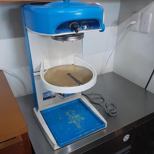 業務用かき氷機スワン 業務用かき氷機 屋台のふわふわかき氷を作れます。