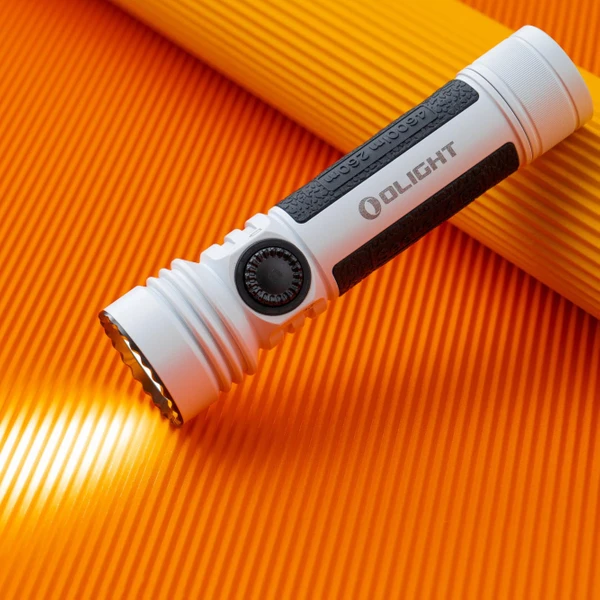 Seeker 4 Pro TYPE C 4600ルーメン高出力LEDライト 充電式EDC - Olight