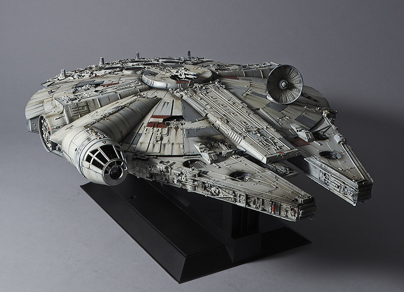 スター・ウォーズ：48cmファルコン号 プラモデル発売 | 毎日新聞