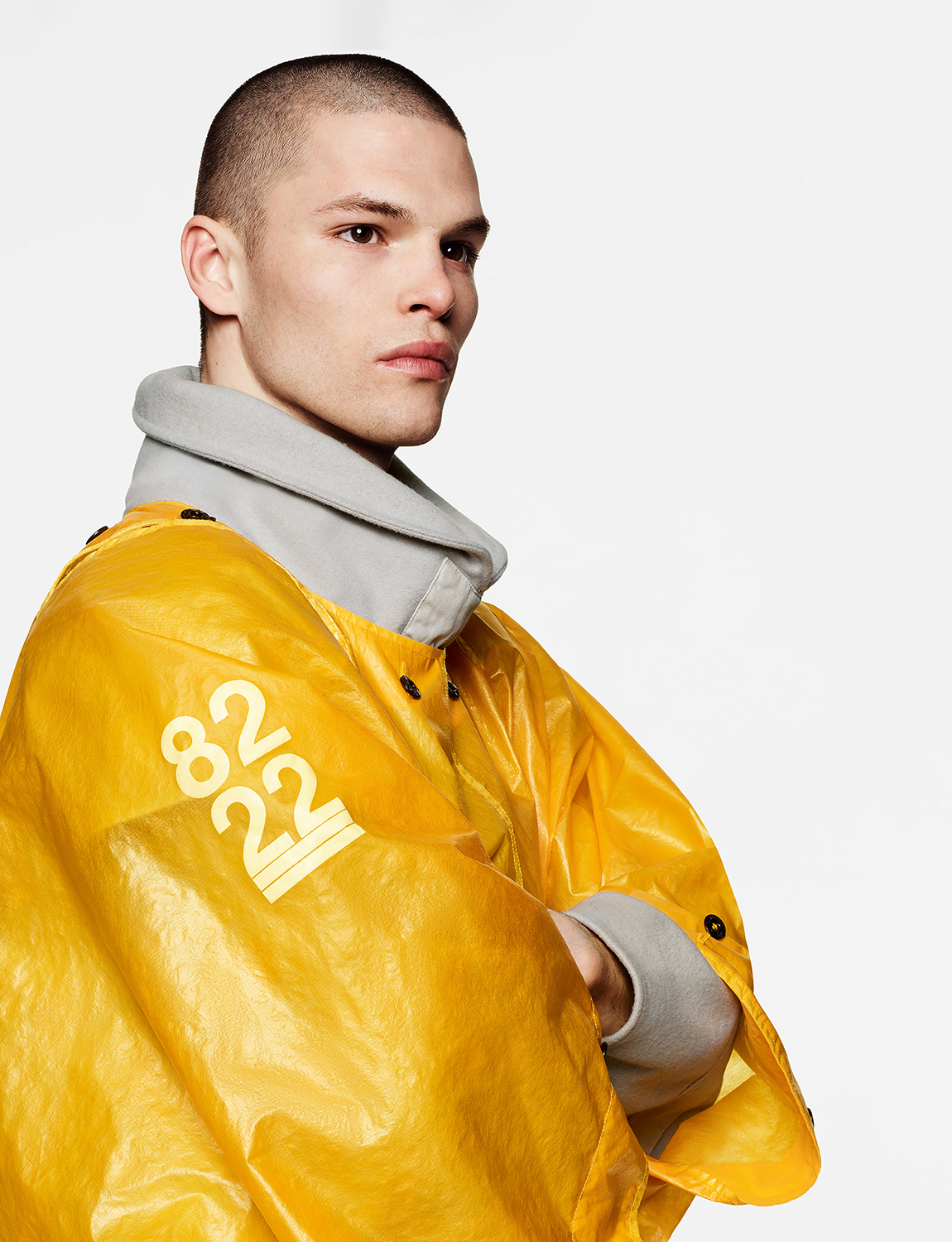 1982年にSTONE ISLANDが発表したTela Stella製ケープが再登場
