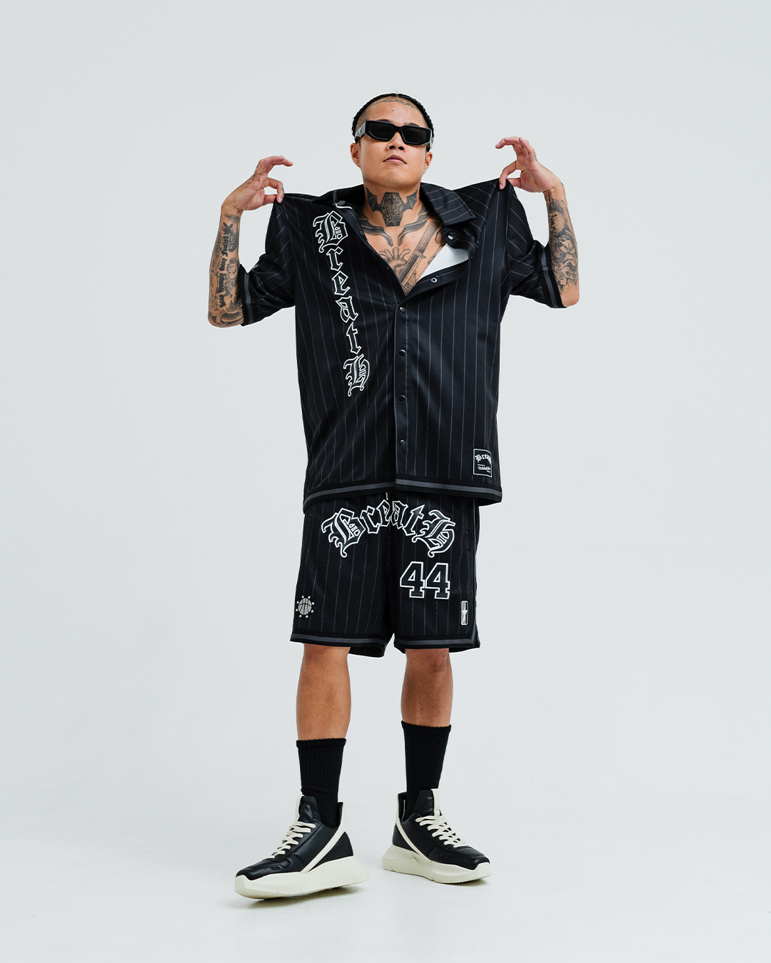 BREATHとMitchell & Nessによる新たなコラボレーションアイテムが限定発売