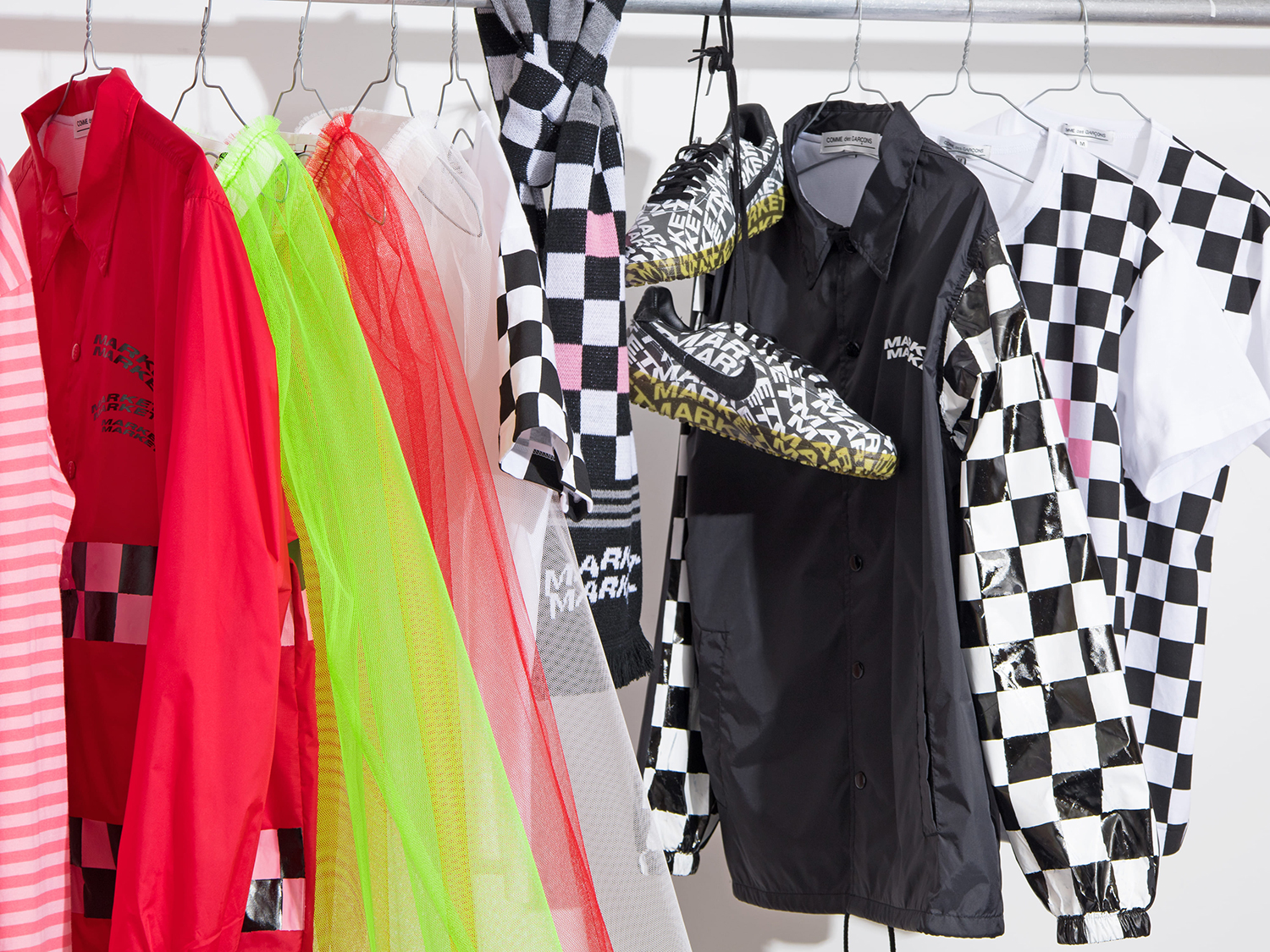 COMME des GARÇONSによるblack and pink MARKET MARKETが11月2日より